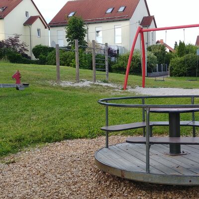 Bild vergrößern: Spielplatz im Konrad-Adenauer-Ring